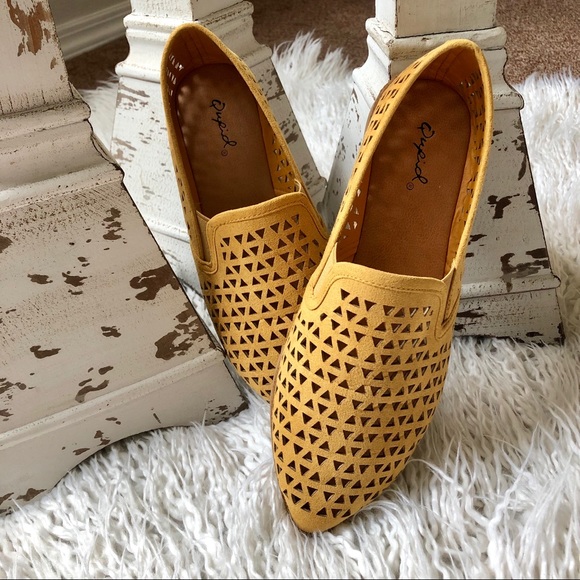 LAST PAIR! New Faux Suede Laser Cut Flats- Mustard - Picture 3 of 8